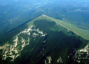 Върхът пирамида на планината Ртан в Сърбия излъчва загадъчни вълни и звуци