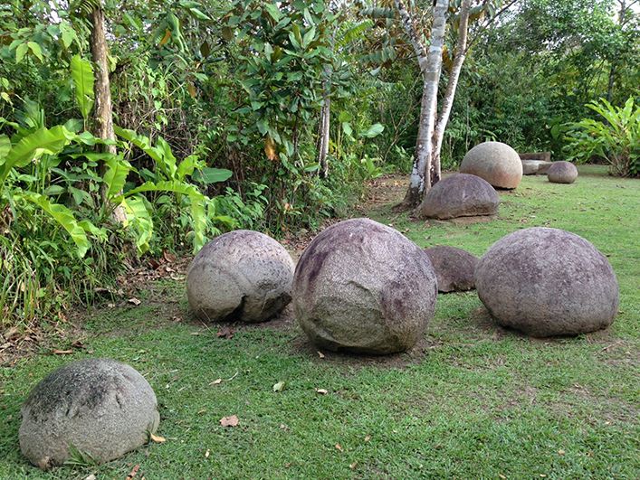 гигантски каменни сфери