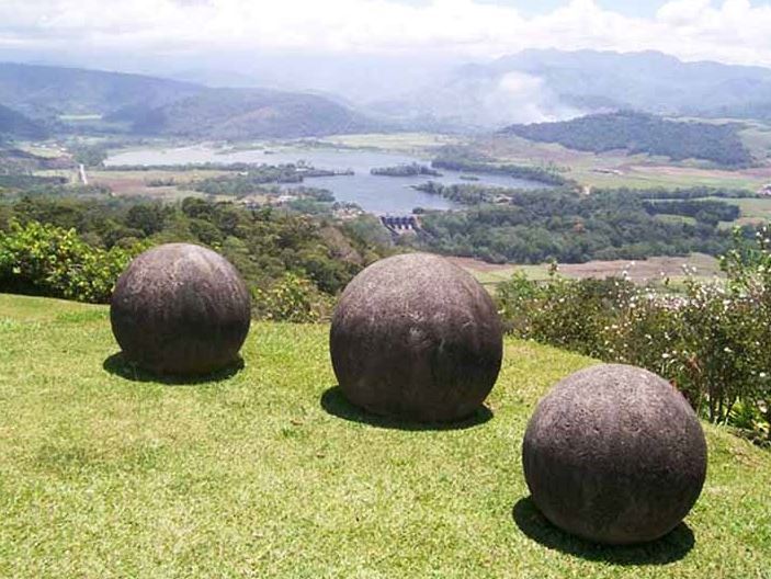 каменни сфери