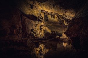 Откриха древен воден басейн недокоснат от хора на дълбочина от 213 метра в мексиканска пещера