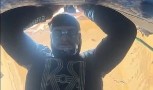 Insane Feat вижда водолазът да задържи дъха си под вода за 29 минути