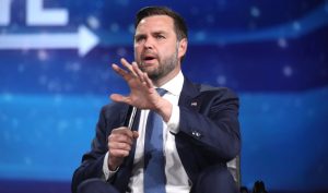 Вицепрезидентът JD Vance казва, че е „обсебен“ с НЛО