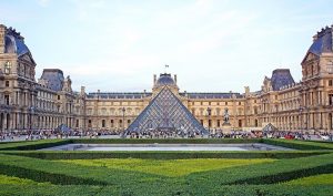 Обирът в Лувъра: какво дори могат да направят мошениците с откраднатите бижута?