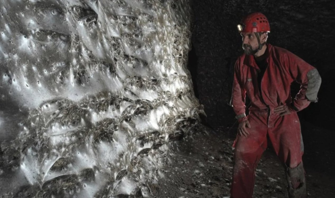 Паякова пещера