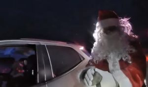 Дядо Коледа е спрян от ченгета за превишена скорост в окръг Фултън, Охайо